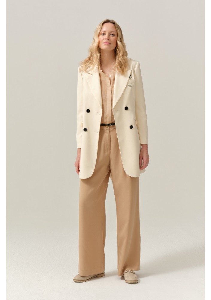 Elegancki płaszcz FERIA w odcieniu złamanej bieli FER090